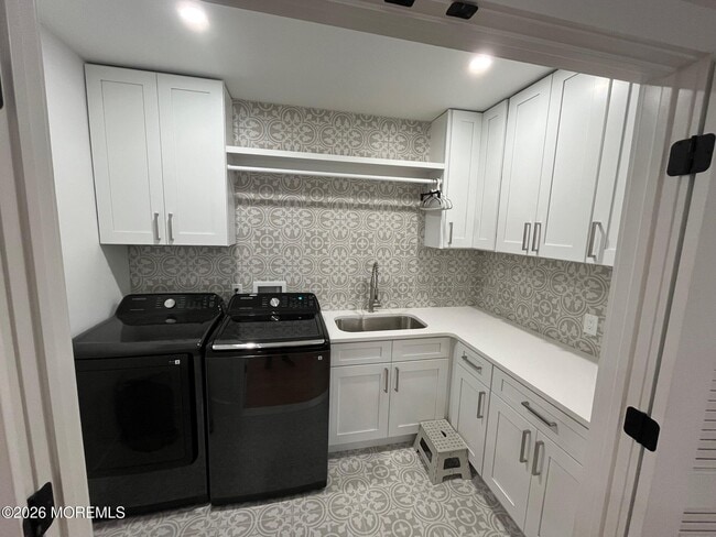 Building Photo - 211 Rockwell Ave