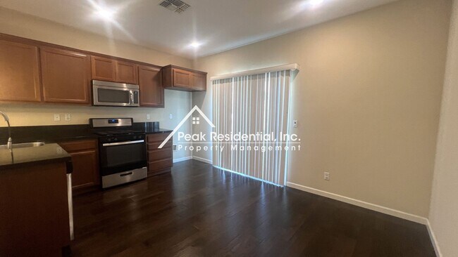 Building Photo - Updated 3bd/2.5ba Home near Cosumnes River...