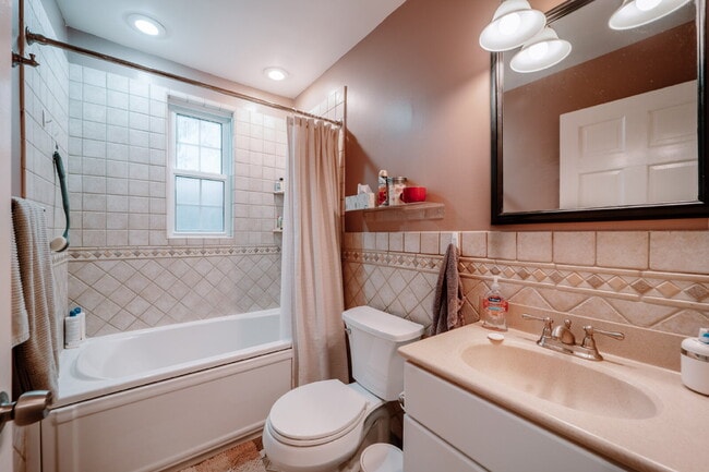 Building Photo - Charming Cape Cod Retreat in Prime Falls C...