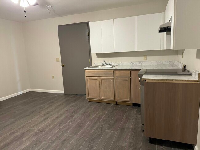 Building Photo - 355 S Main St