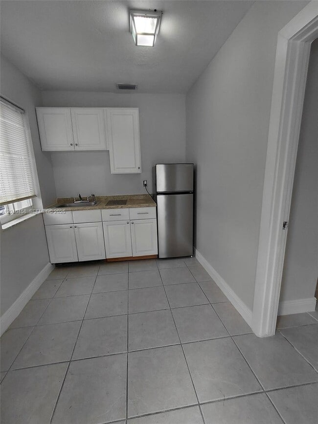 Building Photo - 7555 SW 28th Street Rd