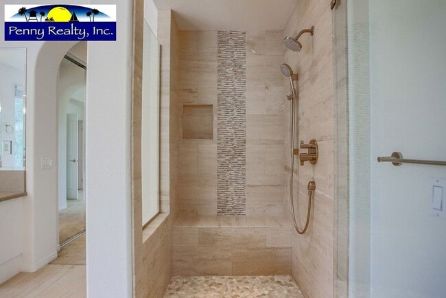 Building Photo - Stunning 4 Bedroom 3.5 Bath Home in the Co...