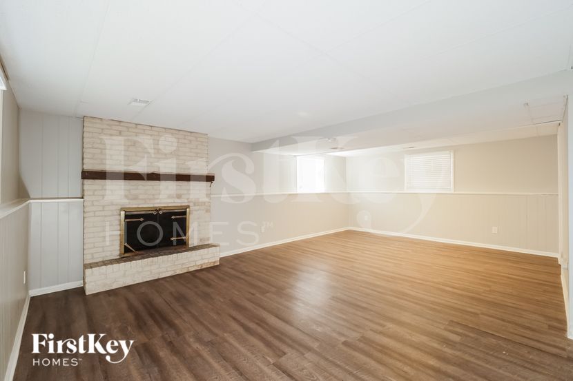 Building Photo - 6704 NW Mirror Lake Terrace