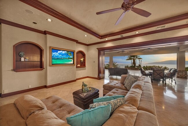 Building Photo - Island Elegance: 4-Bedroom Luxury Retreat ...