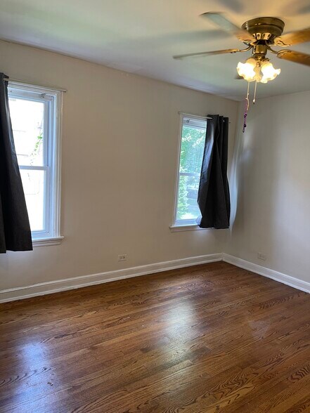 Building Photo - 10536 S Claremont Ave