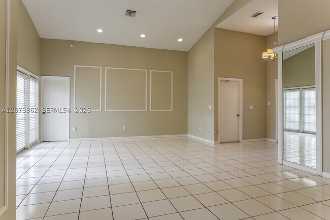Building Photo - 576 NW 48th Ave