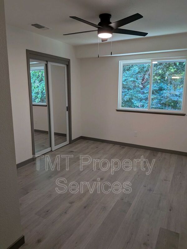 Building Photo - 7330 Stratford Pl