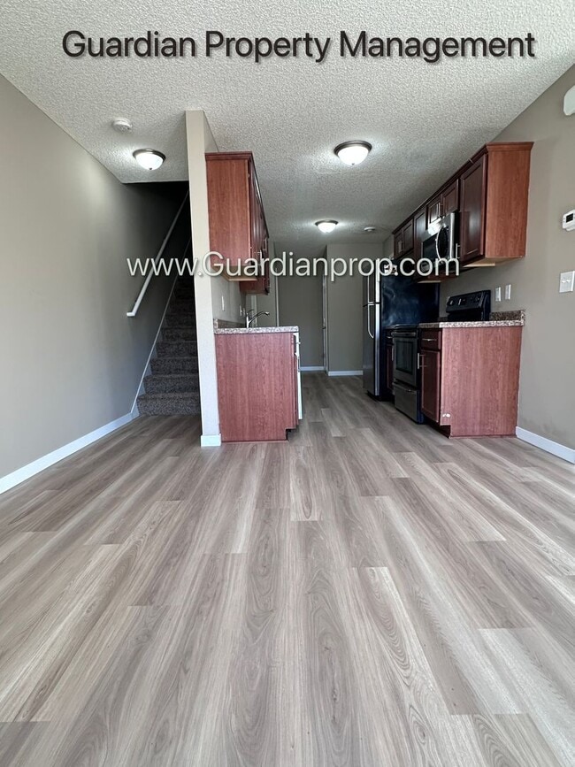 Building Photo - Brooklyn Park End Unit Town Home, Dishwasher, Washer/Dryer, Dedicated Office
