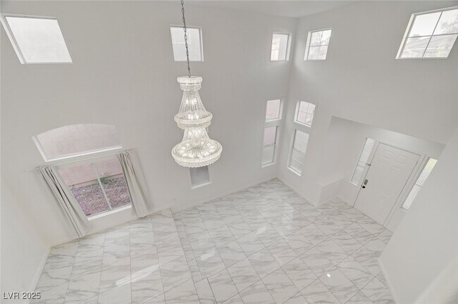 Building Photo - 9893 Canyon Peak Dr