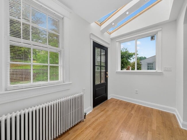 Building Photo - 4024 20th St NE