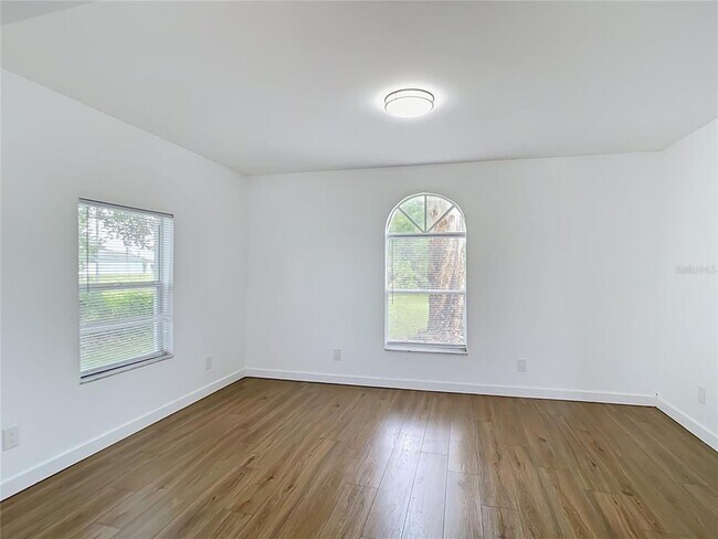 Building Photo - 3303 6th St SW