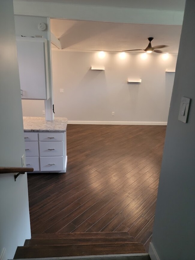 Building Photo - 117 Apple Cir