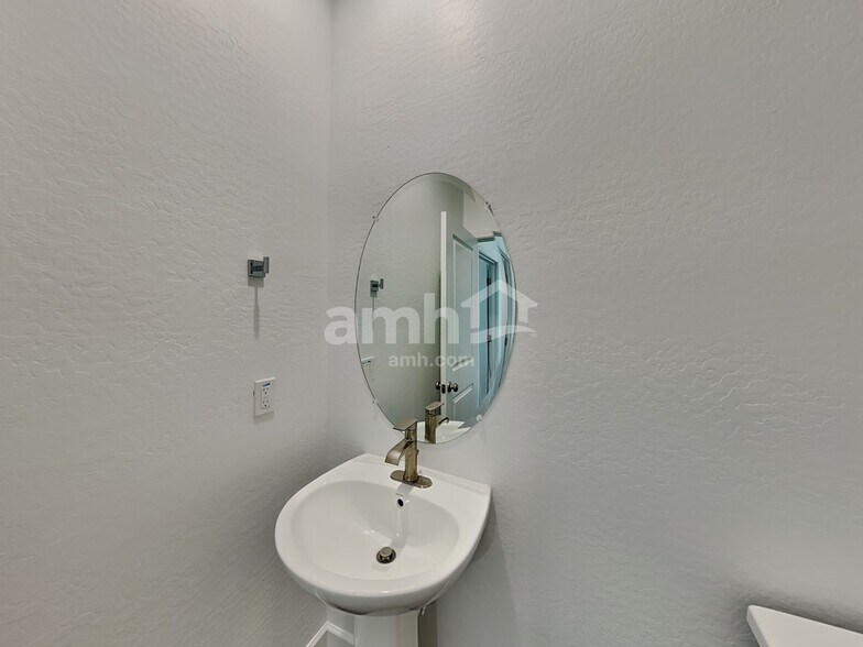 Building Photo - 17161 Puget Ave