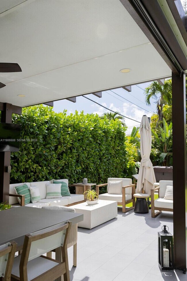 Building Photo - 3205 SW 68th Ave