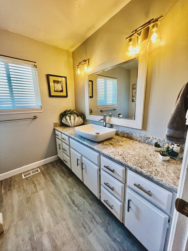 Building Photo - 1990 Dolphin Dr