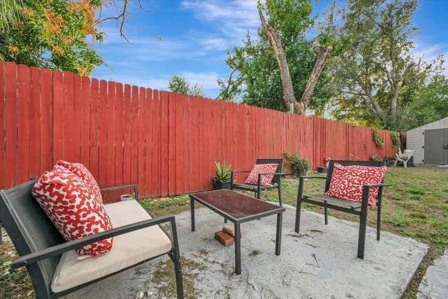 Building Photo - 4213 E Yukon St