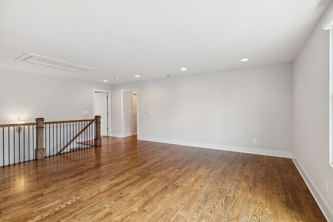 Building Photo - 2310 Vaulx Ln