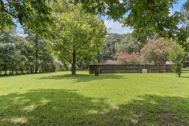 Building Photo - 9644 Meadowdale Dr