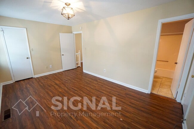 Building Photo - 352 Jamestown Manor Dr