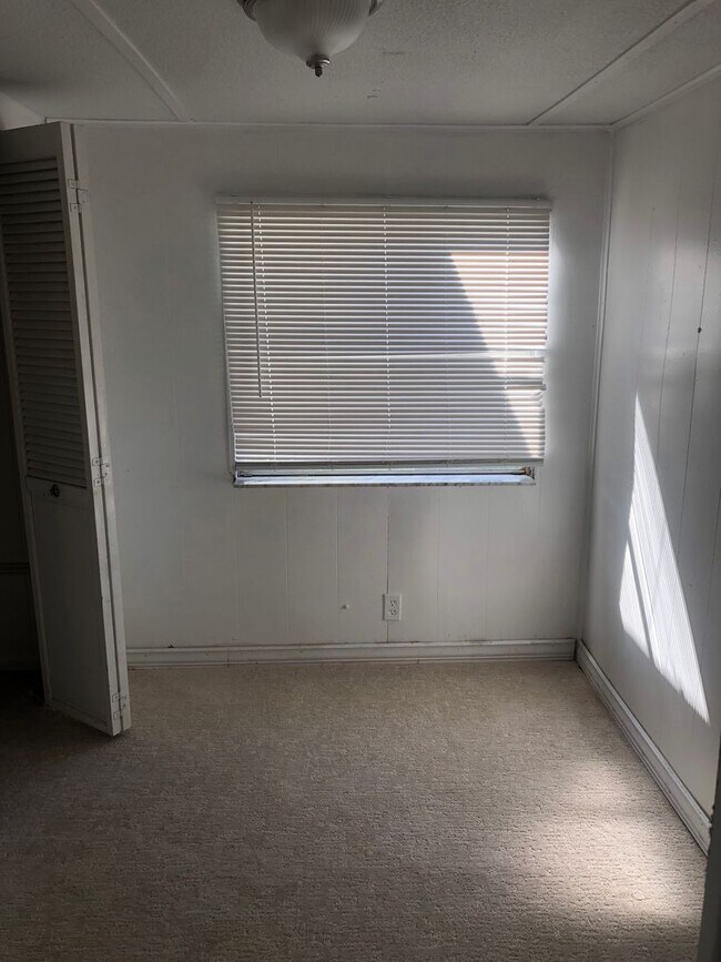 Building Photo - 12300 Phillips Ln