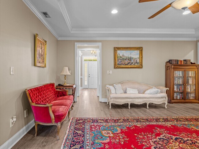 Building Photo - Beauty by the Water!