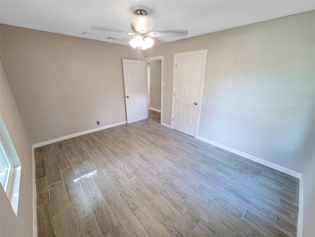 Building Photo - 121 Wisteria St