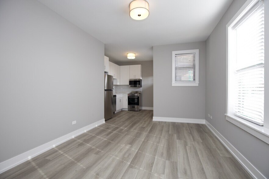 Building Photo - 3843 N Janssen Ave