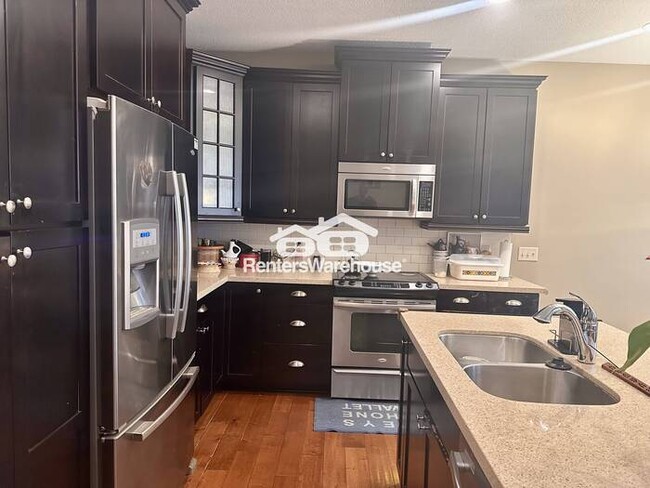 Building Photo - Executive Townhome in Stonemills Community...