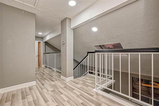 Building Photo - 9831 Orangevale Dr