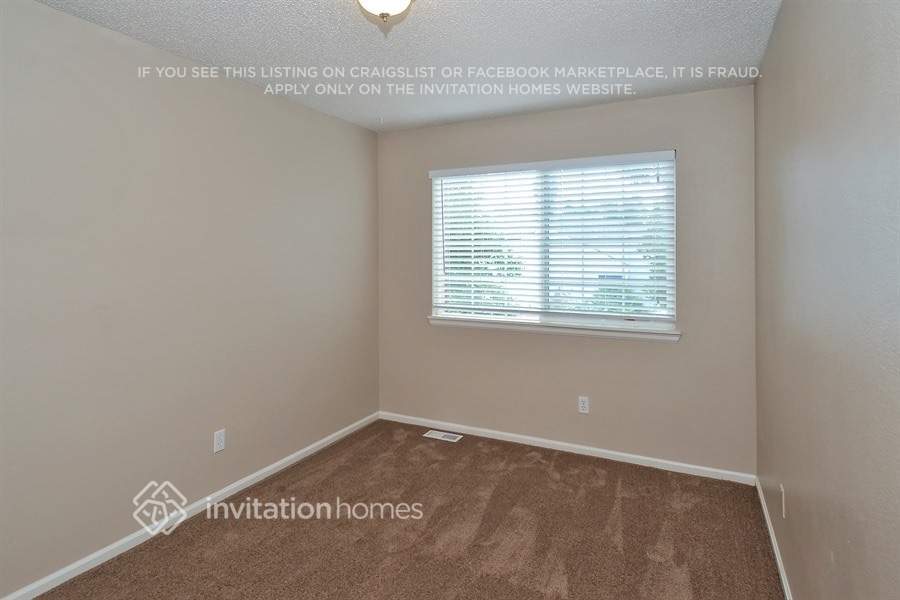 Building Photo - 3849 Primrose Ln