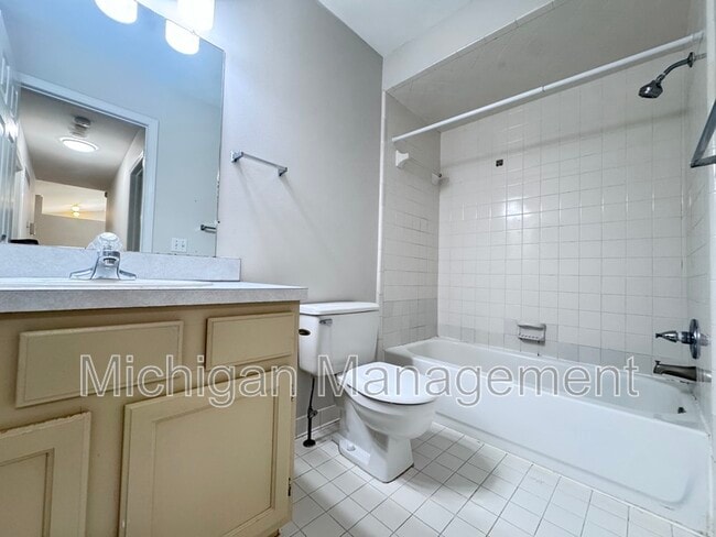 Building Photo - 173 Algansee Dr