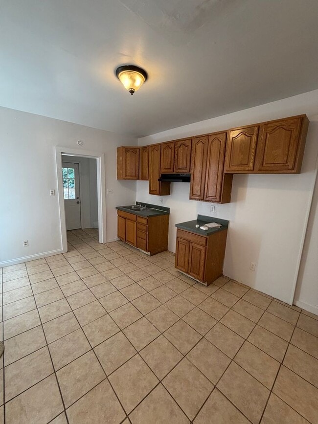 Building Photo - 835 Liden Ave