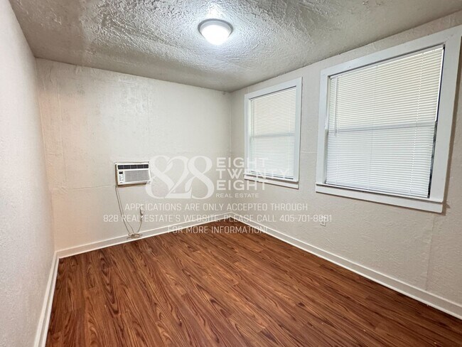 Building Photo - 507 E Walnut St