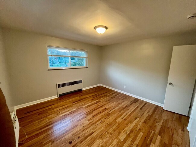 Building Photo - 2739 Lafeuille Ave