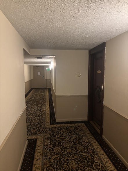 Building Photo - 100 Pierce St