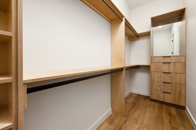 Building Photo - 710 Sage Ln