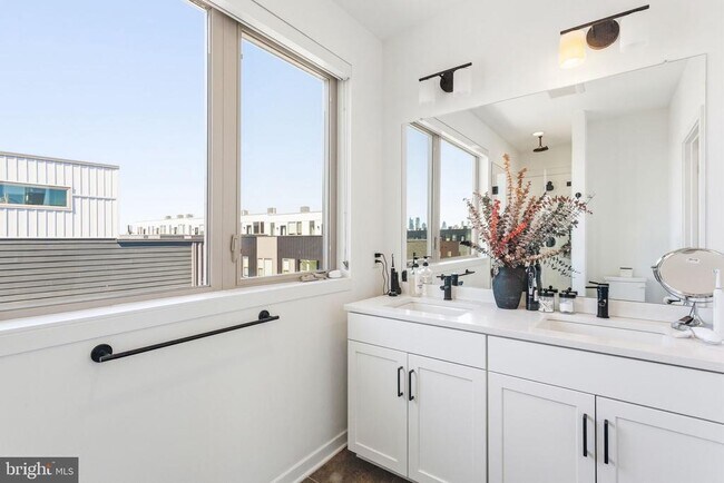 Building Photo - 2006 Northbank Pl