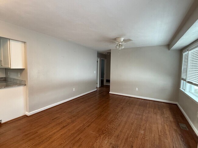 Building Photo - Beautiful Ranch located in Roanoke County