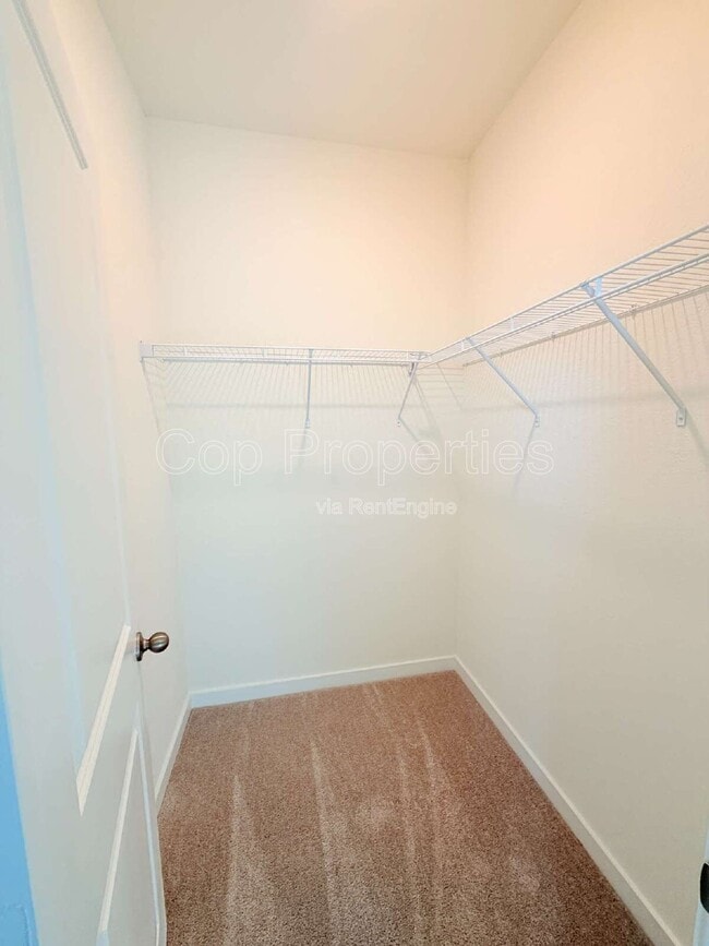 Building Photo - 10219 Pine River Dr