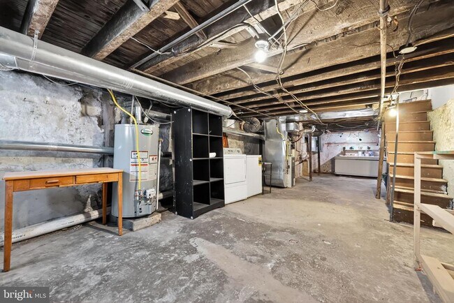 Building Photo - 2541 S Mole St