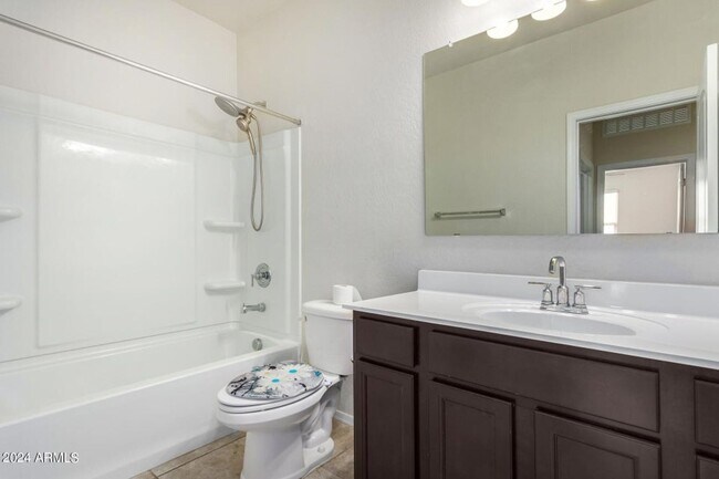 Building Photo - Charming 4 bedroom home in Buckeye!!