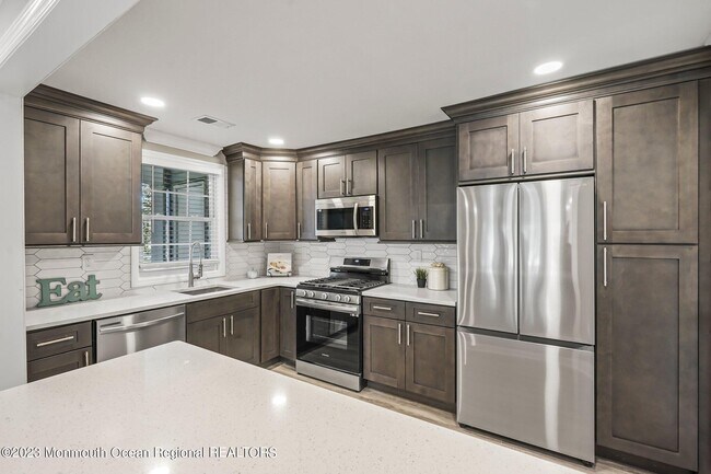 Building Photo - 7 Tulip Ln