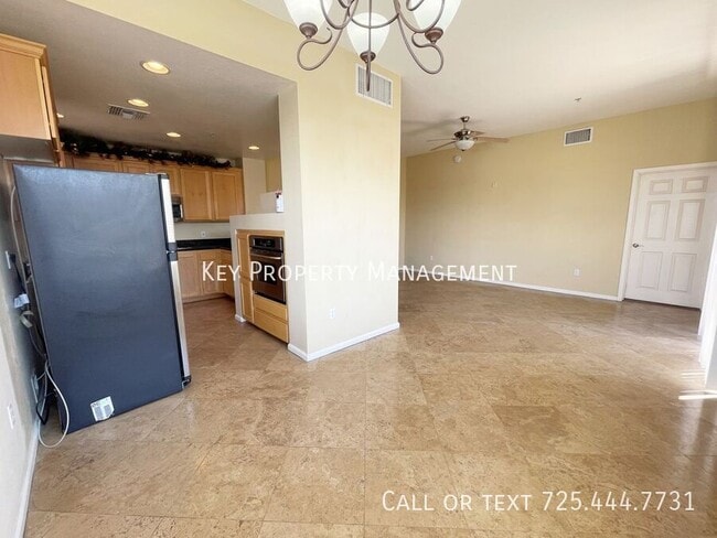 Building Photo - 2 BEDROOM HIGHLY UPGRADED PARK AVENUE CONDO!