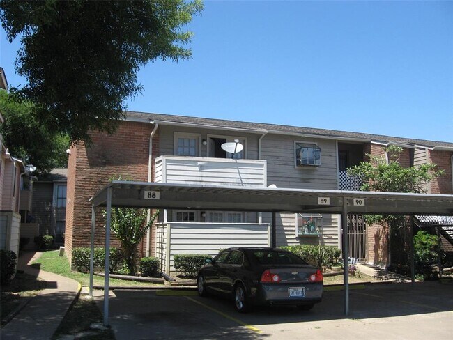 Building Photo - 10601 South Dr