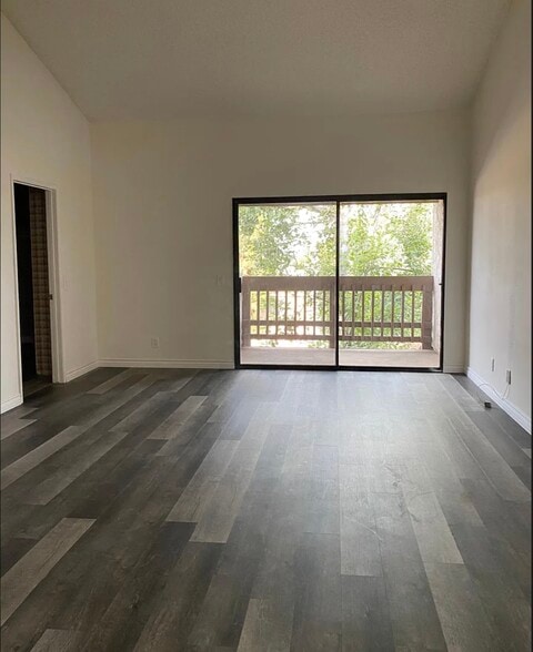 Building Photo - 1055 Walnut Grove Ave