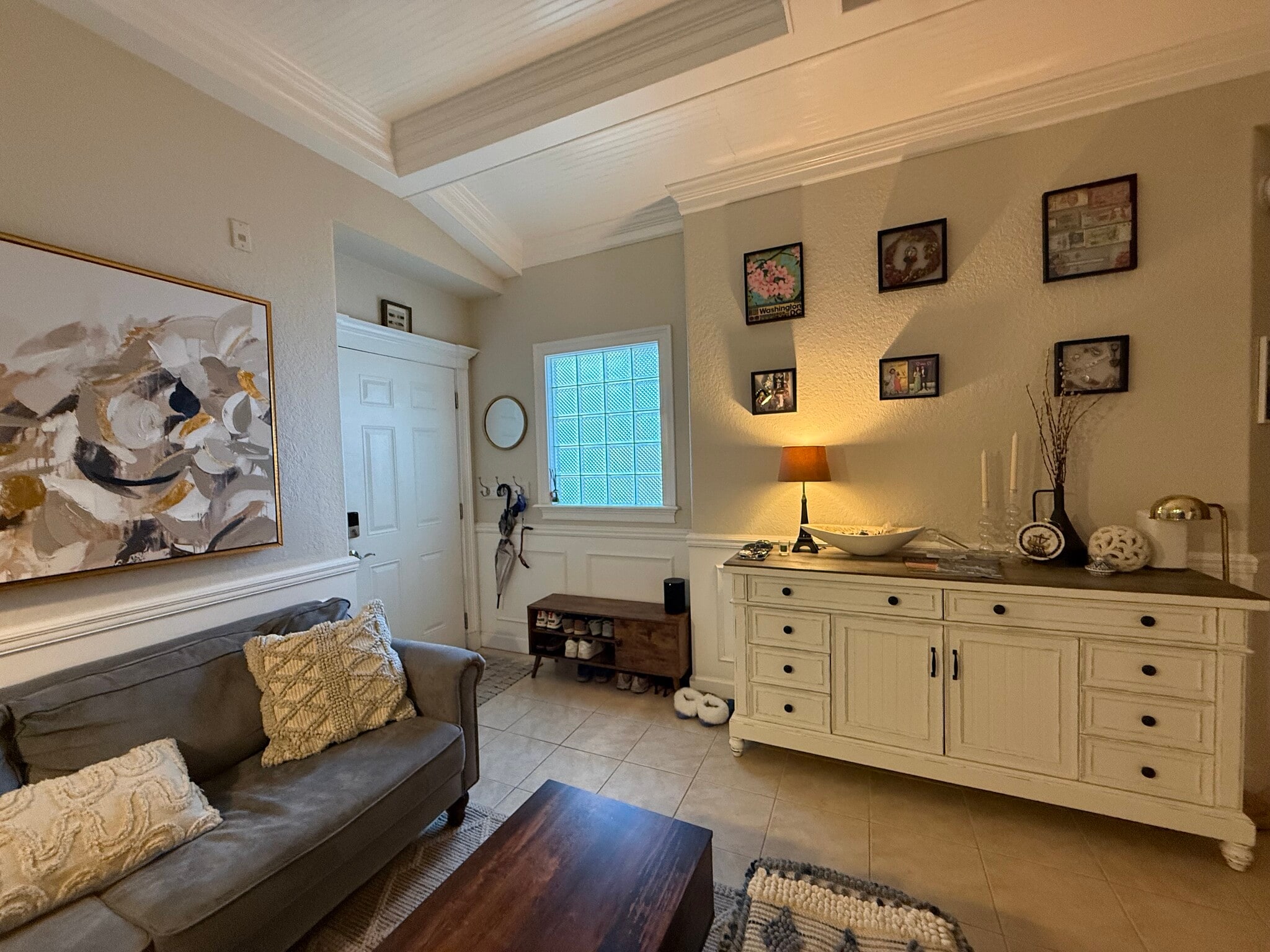 Living room - 1701 The Greens Way