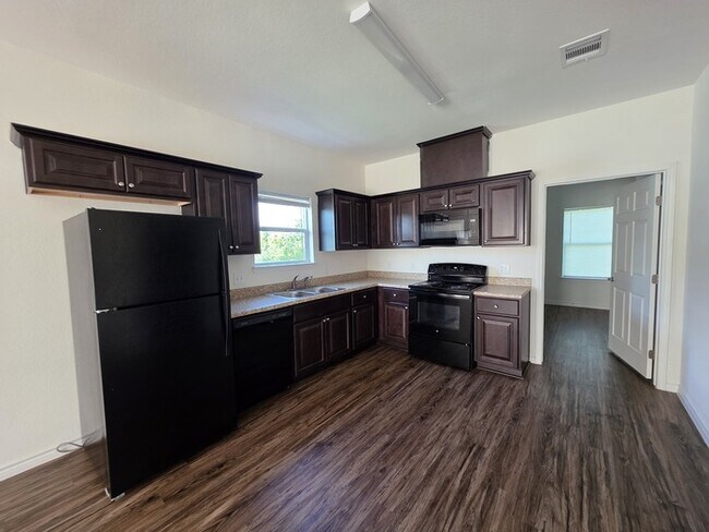 Building Photo - 4/2/2-Ready for Move Im-Download Rently app to self tour