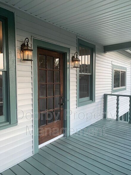 Building Photo - 2300 Elmendorf St