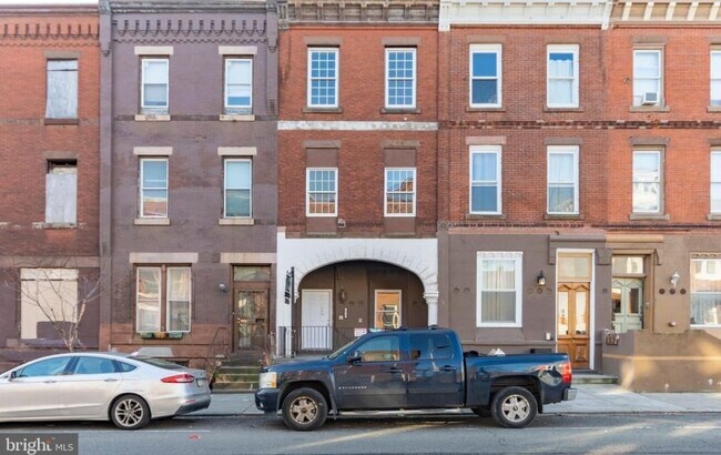 Building Photo - 1918 W Diamond St