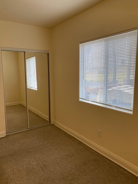 Building Photo - 1454 S Cloverdale Ave